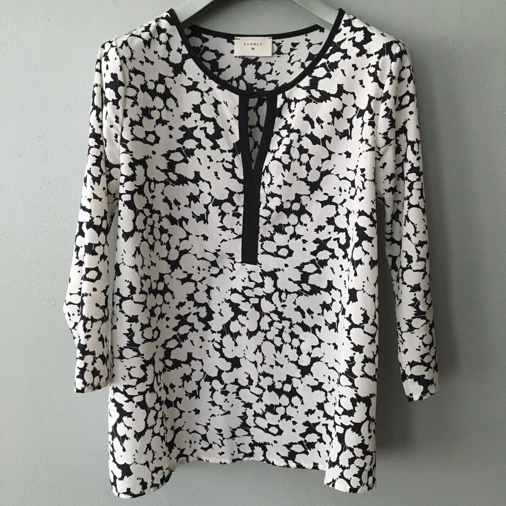 Everly Abstract Pattern Blouse, Small - Picture 4 of 10
